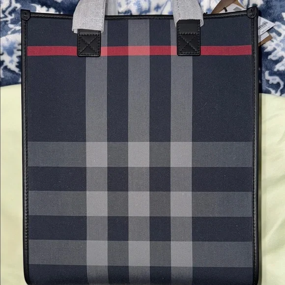 Men’s or Women’s Burberry Navy/Grey Checkered Tote/Messenger Bag! Brand NewW bag